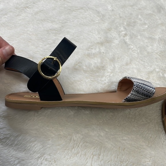 Black‎ and white Sandals - Picture 2 of 7